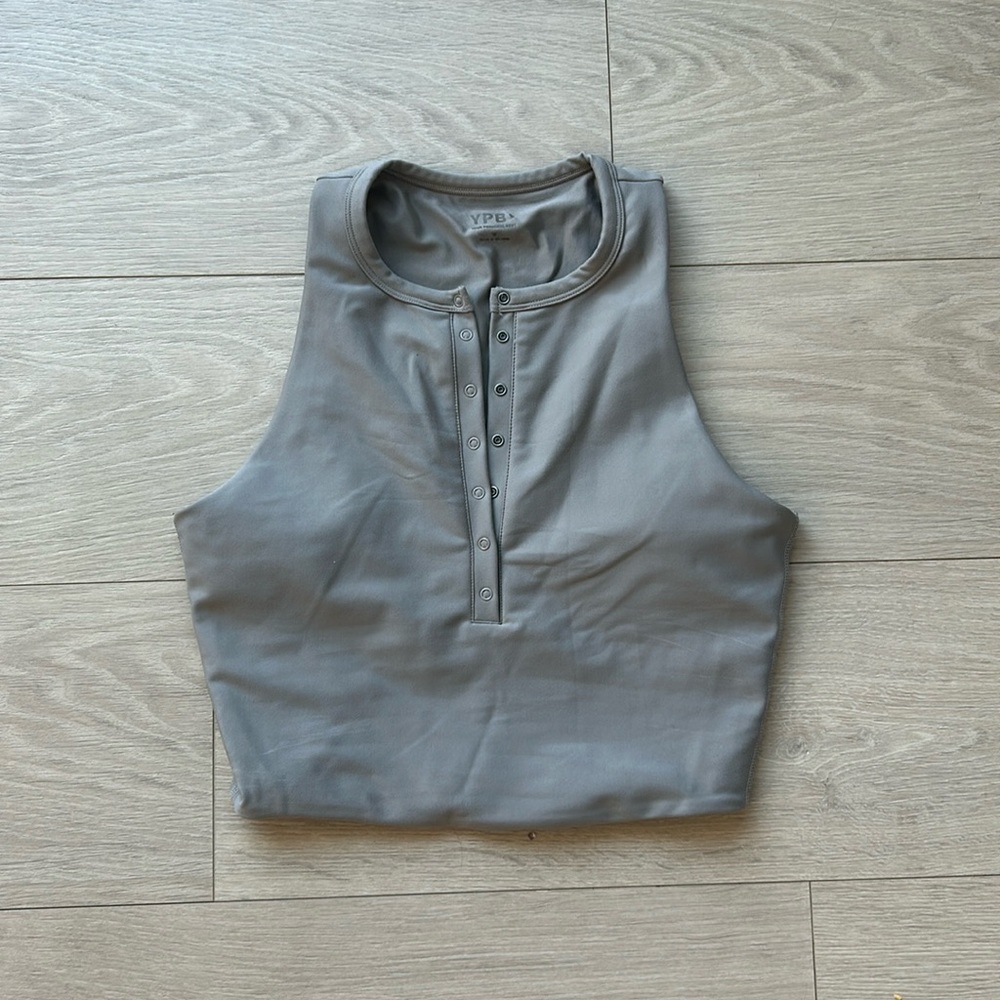 YPB beige workout cropped top - size M